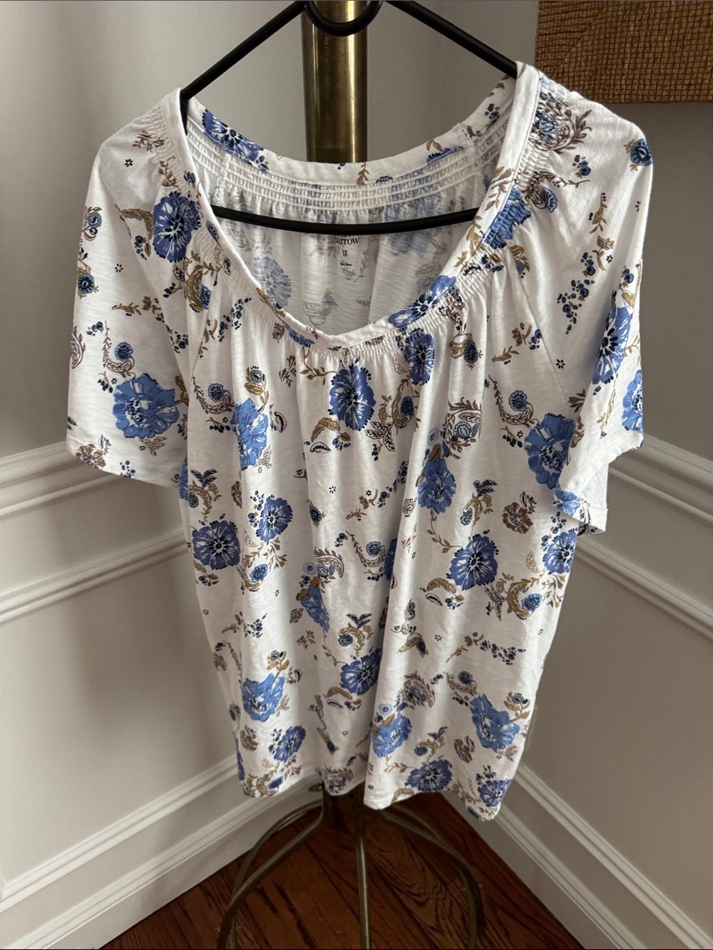 croft & barrow White Scoop Neck Tee with Blue Floral Print